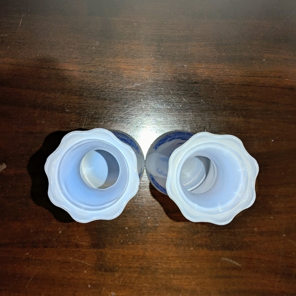 Rare VTG Pair Of Blue Glass Vases, Crinoline Lady Style Pattern Reverse Painted - Picture 7 of 9